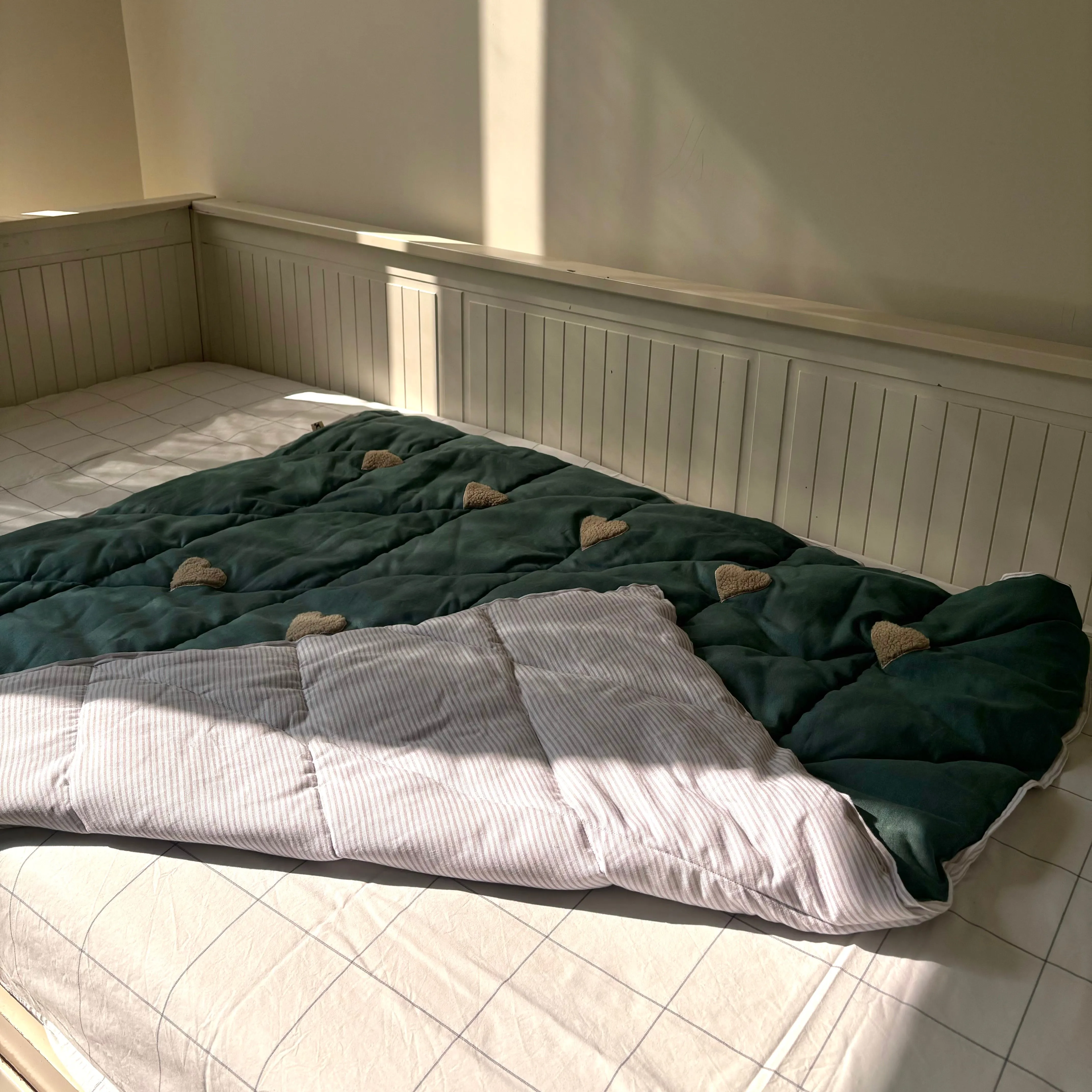 PoochMate Green Linen Little Hearts Dog Blanket